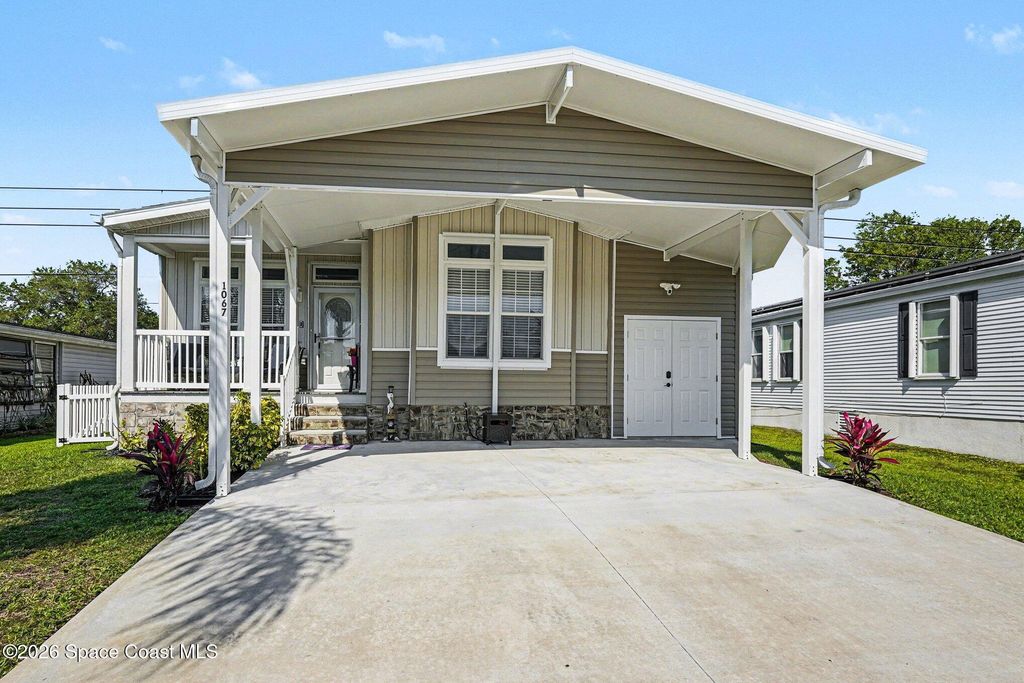 1067 Wren Circle, Barefoot Bay, FL 32976