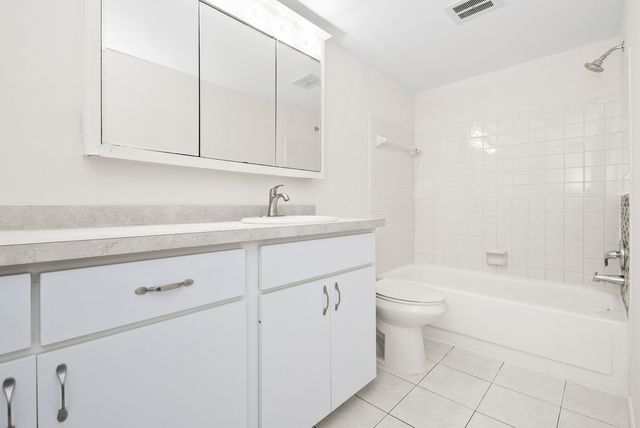 3240 N Manor Drive 216, Lansing, IL 60438