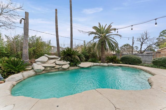 9810 Charter Ridge Drive, Houston, TX 77070