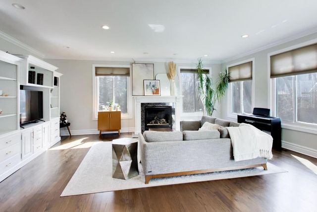 1414 Canterbury Lane, Glenview, IL 60025