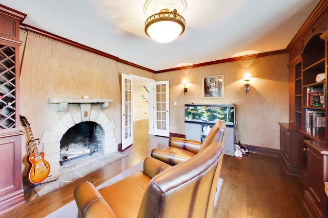 1414 Canterbury Lane, Glenview, IL 60025