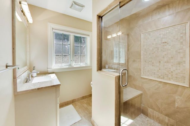 1414 Canterbury Lane, Glenview, IL 60025