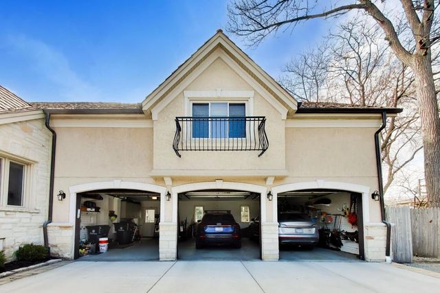 1414 Canterbury Lane, Glenview, IL 60025