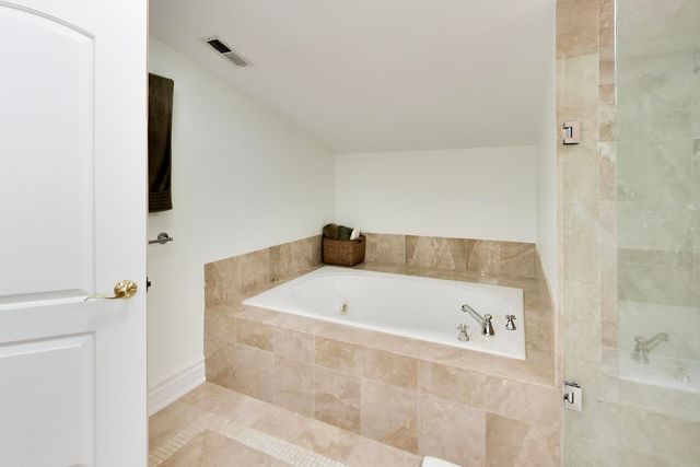 1414 Canterbury Lane, Glenview, IL 60025