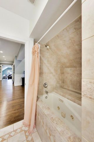 1414 Canterbury Lane, Glenview, IL 60025