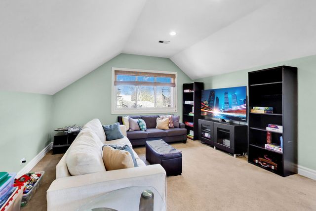 1414 Canterbury Lane, Glenview, IL 60025
