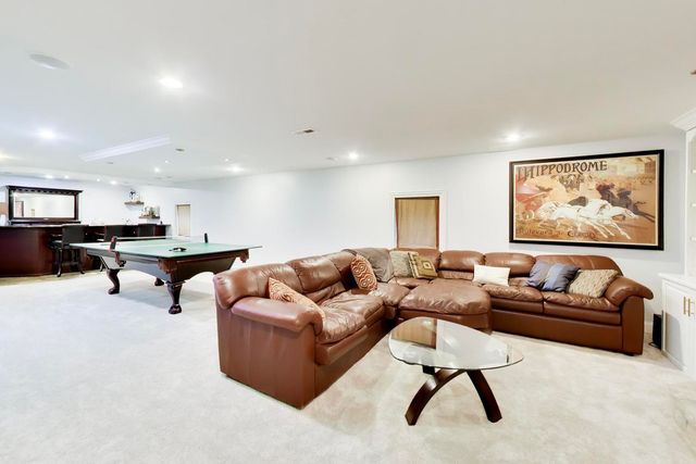 1414 Canterbury Lane, Glenview, IL 60025