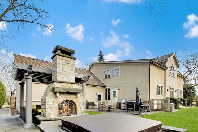 1414 Canterbury Lane, Glenview, IL 60025
