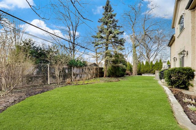 1414 Canterbury Lane, Glenview, IL 60025