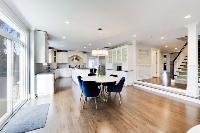 1414 Canterbury Lane, Glenview, IL 60025