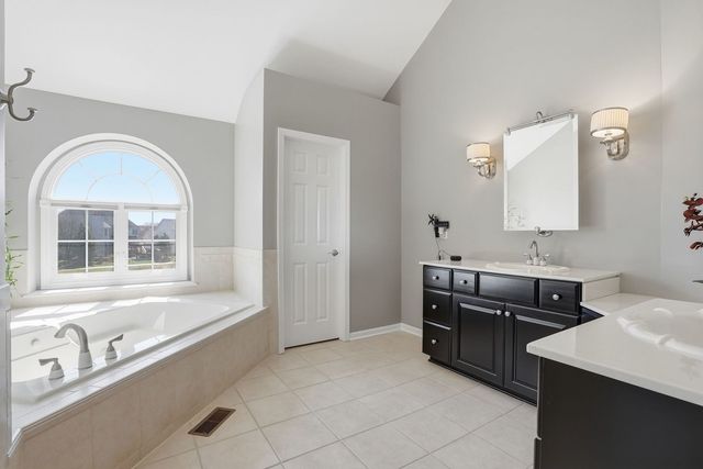 3212 Rollingridge Road, Naperville, IL 60564