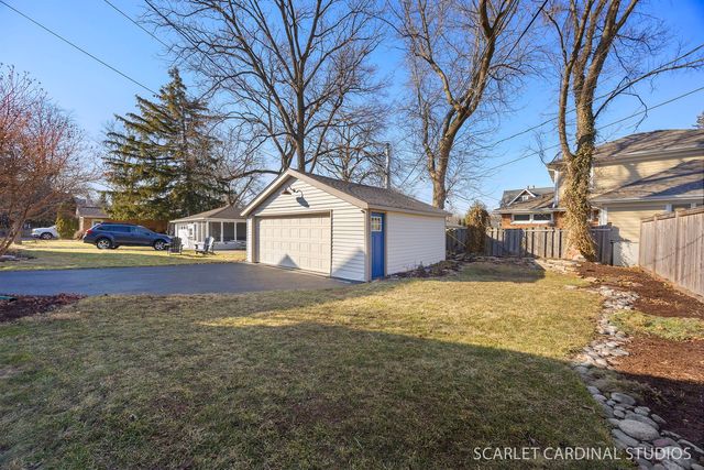 882 Hillside Avenue, Glen Ellyn, IL 60137