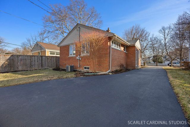 882 Hillside Avenue, Glen Ellyn, IL 60137