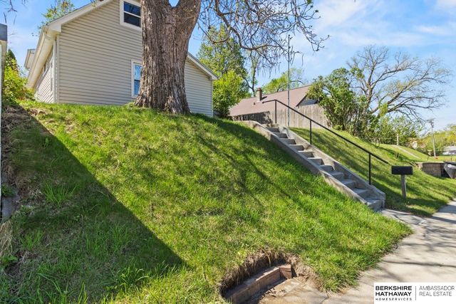 1221 D Street, Omaha, NE 68107