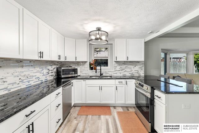 1221 D Street, Omaha, NE 68107