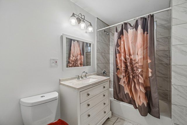 6337 S Rockwell Street, Chicago, IL 60629