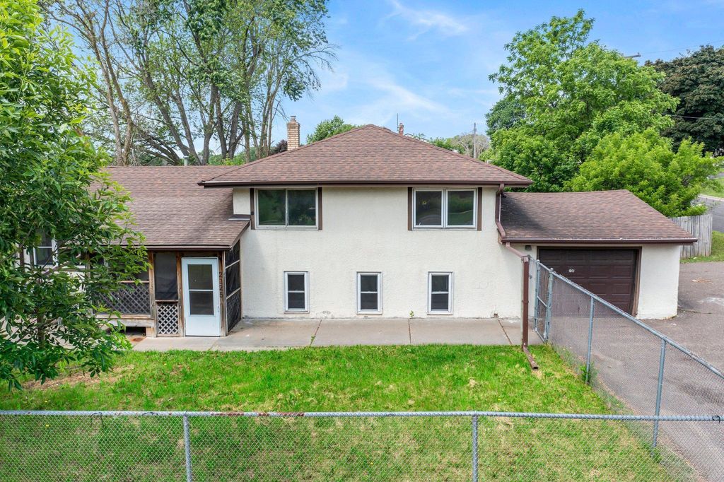 2125 White Bear Avenue N, Maplewood, MN 55109
