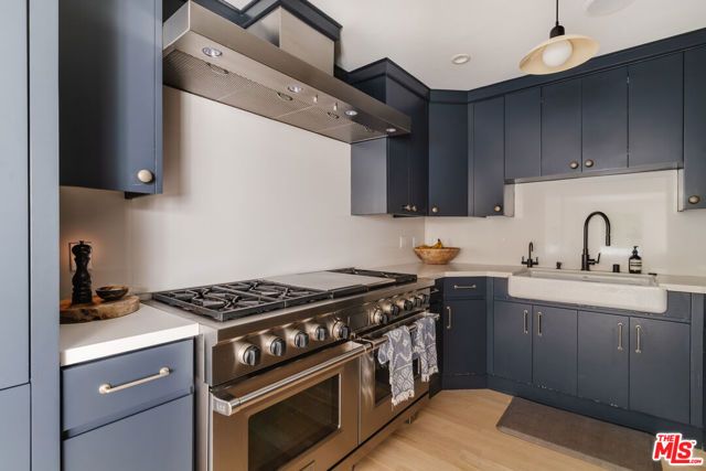 712 San Lorenzo Street, Santa Monica, CA 90402