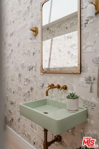 712 San Lorenzo Street, Santa Monica, CA 90402
