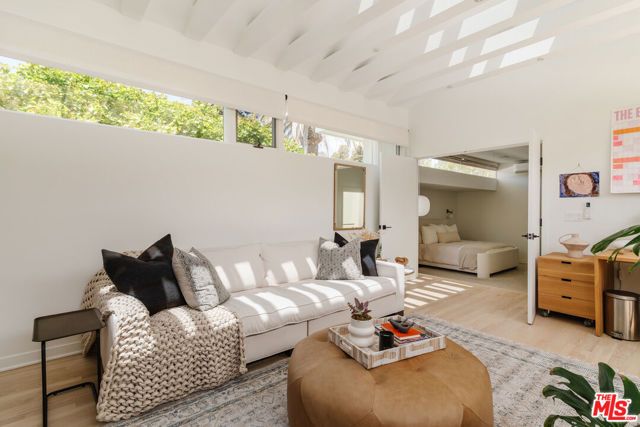 712 San Lorenzo Street, Santa Monica, CA 90402
