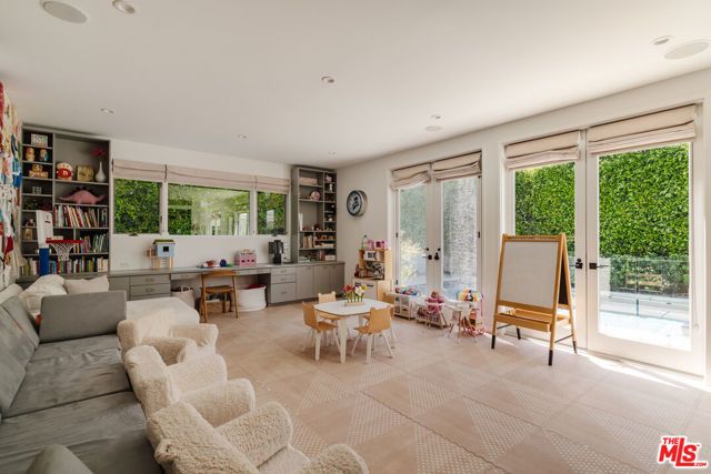 712 San Lorenzo Street, Santa Monica, CA 90402