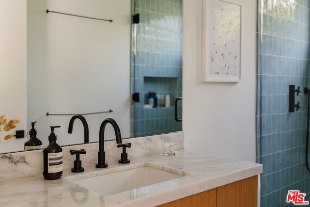 712 San Lorenzo Street, Santa Monica, CA 90402