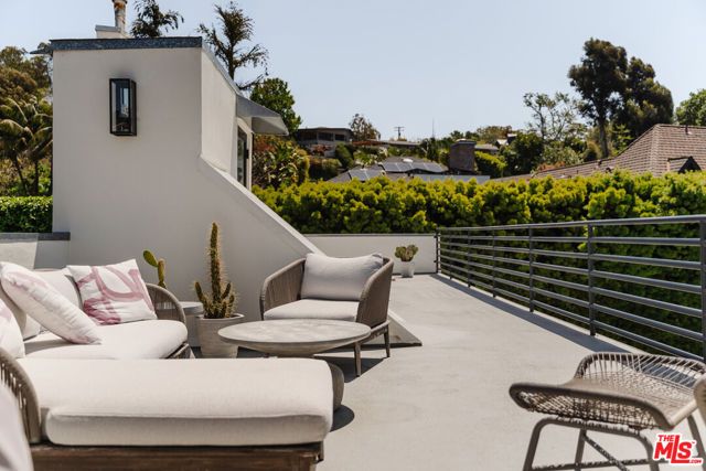 712 San Lorenzo Street, Santa Monica, CA 90402