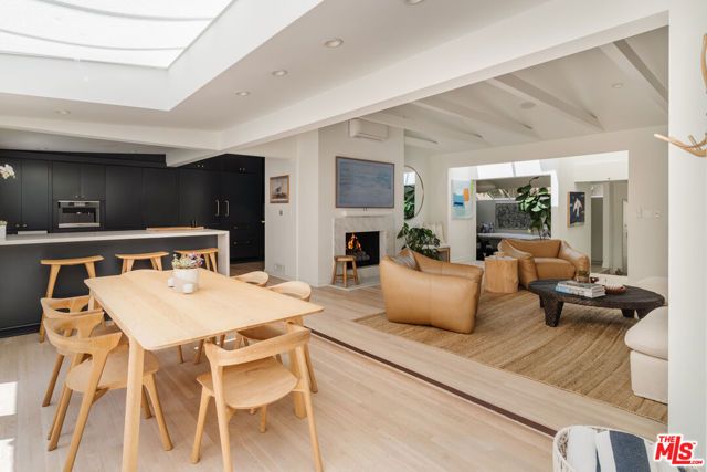 712 San Lorenzo Street, Santa Monica, CA 90402