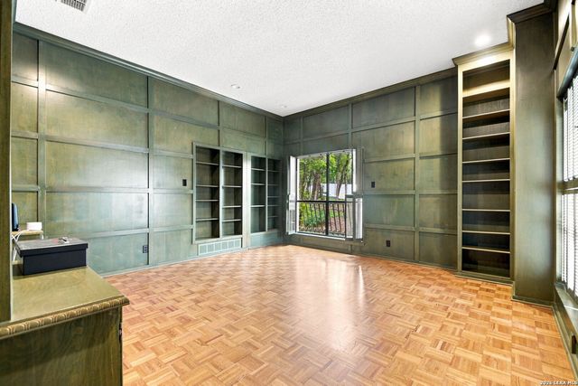 9218 CALLAGHAN RD, San Antonio, TX 78230
