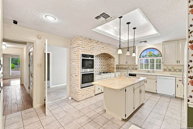 9218 CALLAGHAN RD, San Antonio, TX 78230