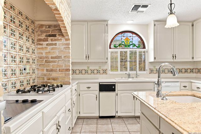 9218 CALLAGHAN RD, San Antonio, TX 78230