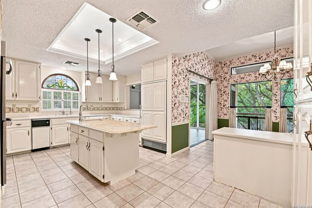 9218 CALLAGHAN RD, San Antonio, TX 78230
