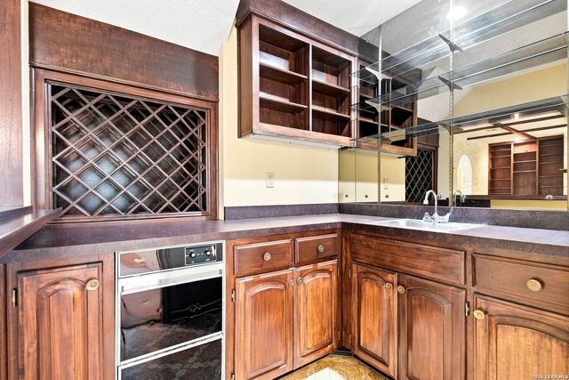 9218 CALLAGHAN RD, San Antonio, TX 78230