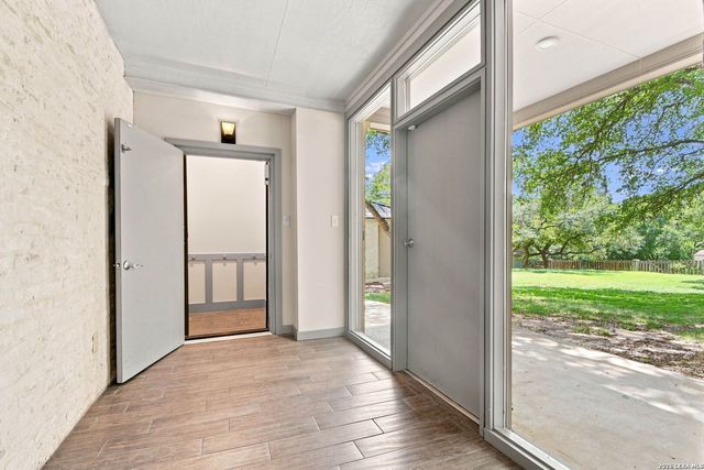 9218 CALLAGHAN RD, San Antonio, TX 78230
