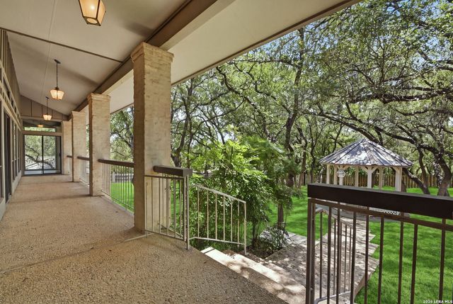 9218 CALLAGHAN RD, San Antonio, TX 78230