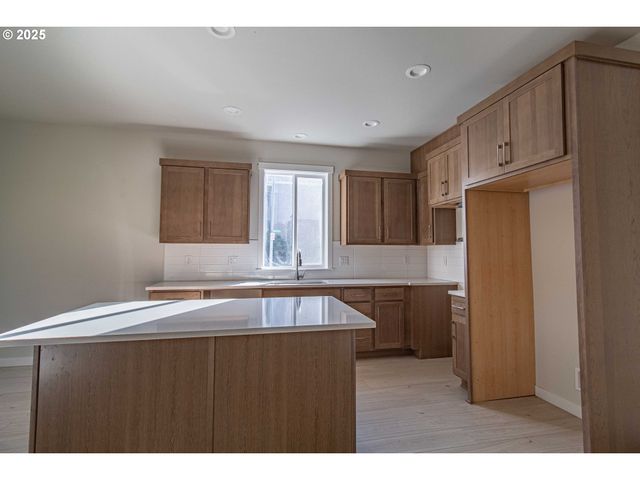 2294 Sw WALLULA Ln, Gresham, OR 97080