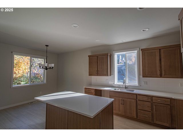 2294 Sw WALLULA Ln, Gresham, OR 97080