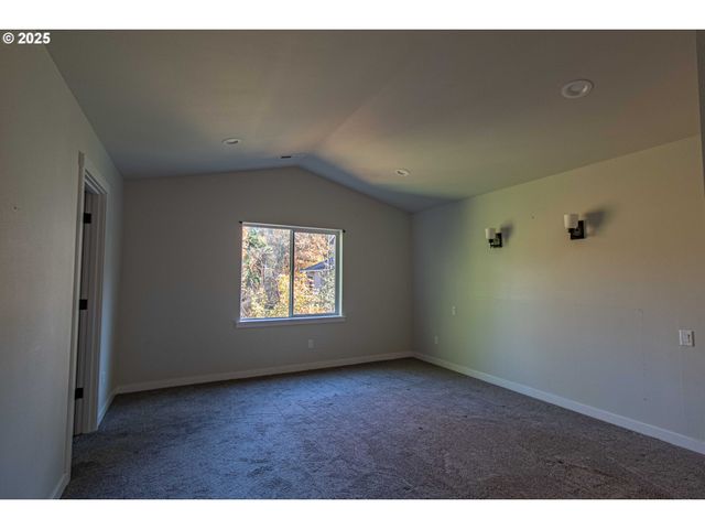 2294 Sw WALLULA Ln, Gresham, OR 97080