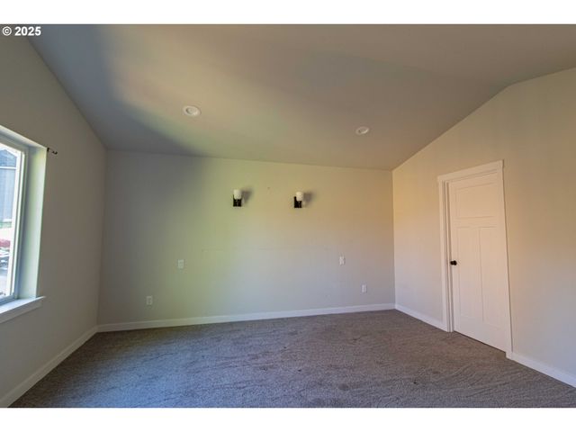 2294 Sw WALLULA Ln, Gresham, OR 97080