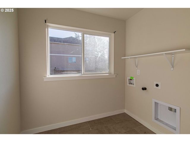 2294 Sw WALLULA Ln, Gresham, OR 97080