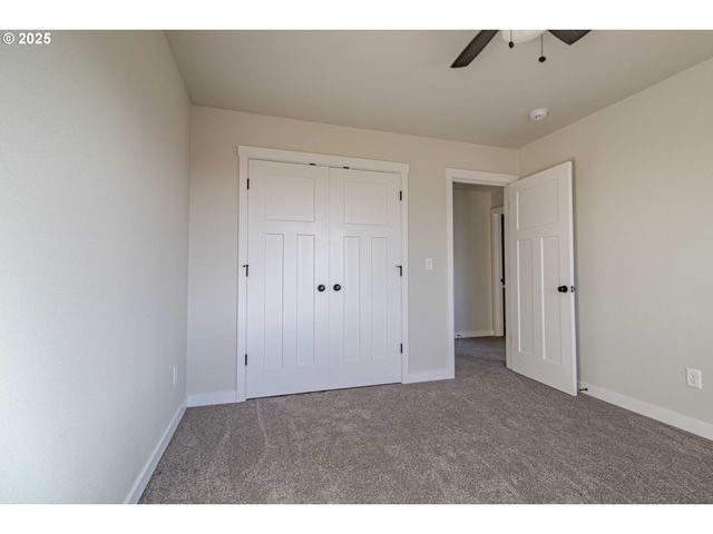 2294 Sw WALLULA Ln, Gresham, OR 97080