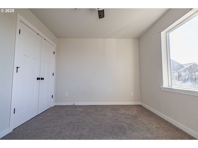 2294 Sw WALLULA Ln, Gresham, OR 97080