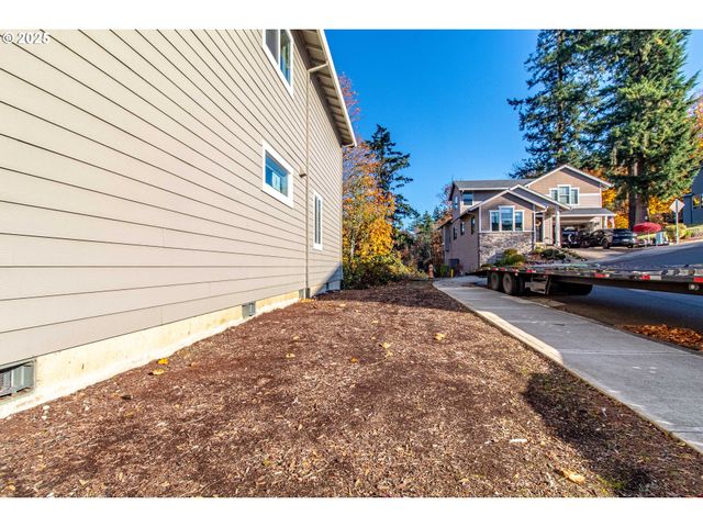 2294 Sw WALLULA Ln, Gresham, OR 97080