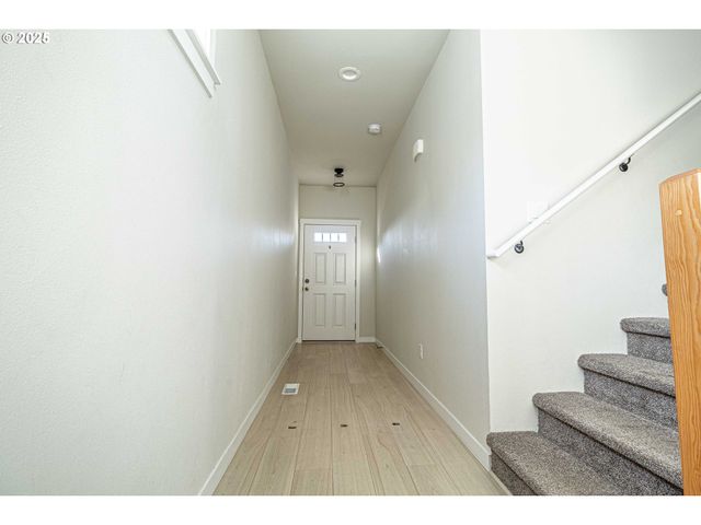 2294 Sw WALLULA Ln, Gresham, OR 97080