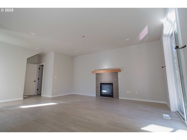 2294 Sw WALLULA Ln, Gresham, OR 97080