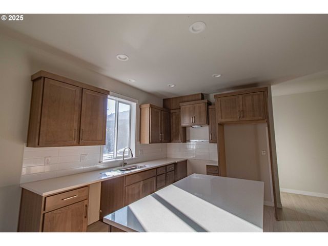 2294 Sw WALLULA Ln, Gresham, OR 97080