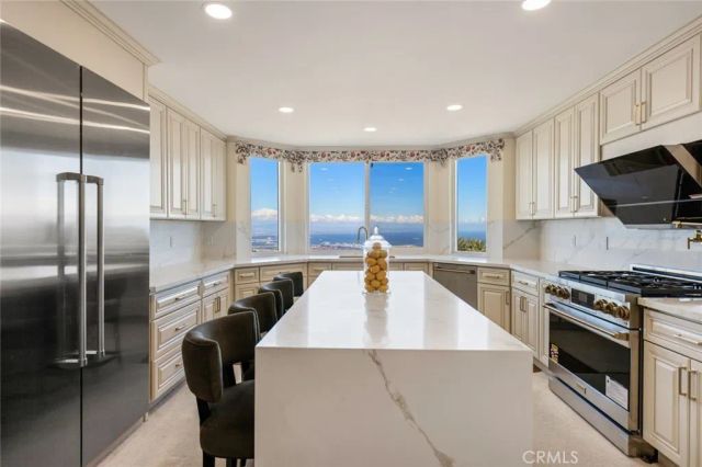 10 Avenue De Azalea, Rancho Palos Verdes, CA 90275