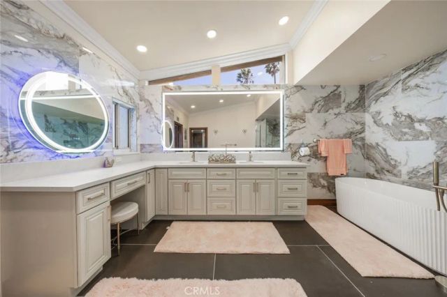 10 Avenue De Azalea, Rancho Palos Verdes, CA 90275