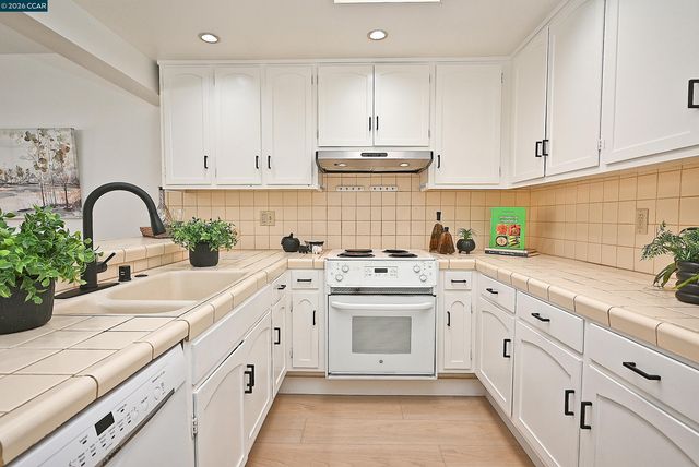 1857 Golden Rain Rd 1, Walnut Creek, CA 94595