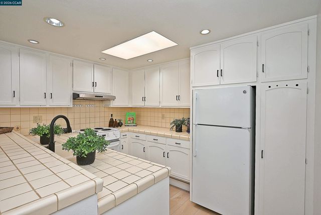 1857 Golden Rain Rd 1, Walnut Creek, CA 94595